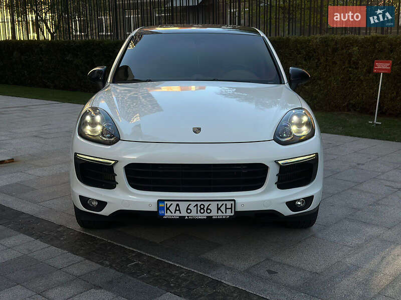 Позашляховик / Кросовер Porsche Cayenne 2013 в 