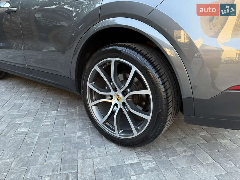 Внедорожник / Кроссовер Porsche Cayenne 2019 в Киеве
