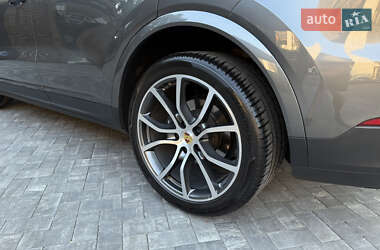 Позашляховик / Кросовер Porsche Cayenne 2019 в 