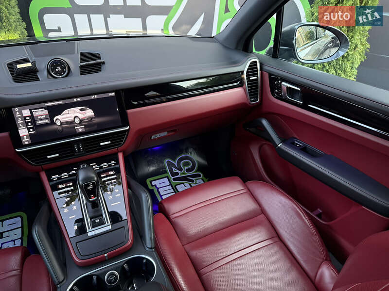 Внедорожник / Кроссовер Porsche Cayenne 2019 в Киеве