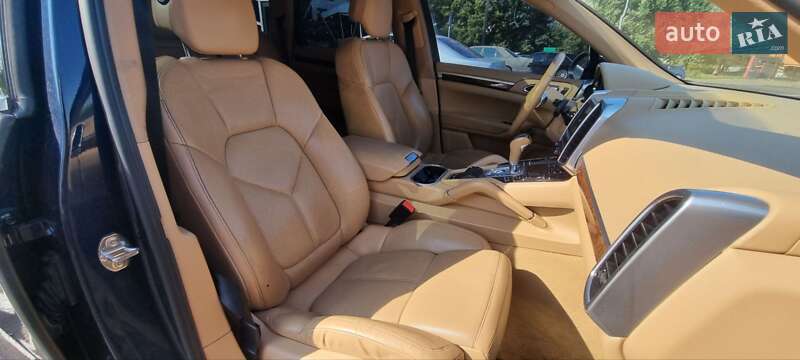 Внедорожник / Кроссовер Porsche Cayenne 2011 в Киеве