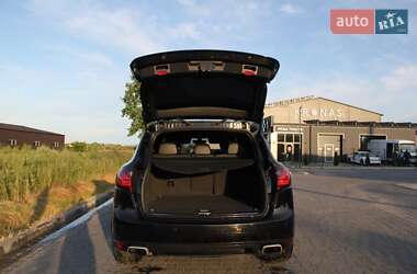 Позашляховик / Кросовер Porsche Cayenne 2011 в 