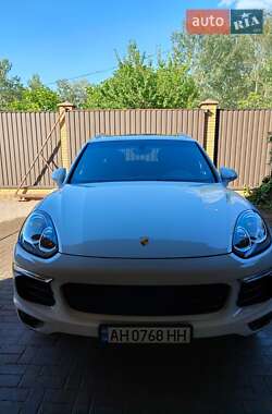 Внедорожник / Кроссовер Porsche Cayenne 2016 в 