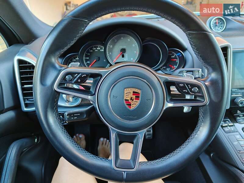 Внедорожник / Кроссовер Porsche Cayenne 2016 в Киеве