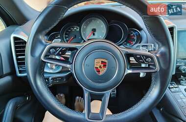 Внедорожник / Кроссовер Porsche Cayenne 2016 в 