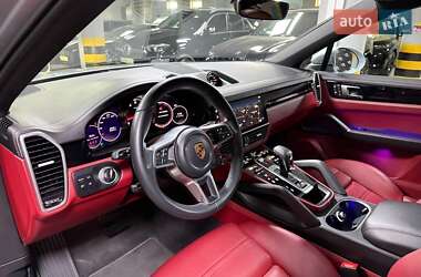 Внедорожник / Кроссовер Porsche Cayenne 2021 в 