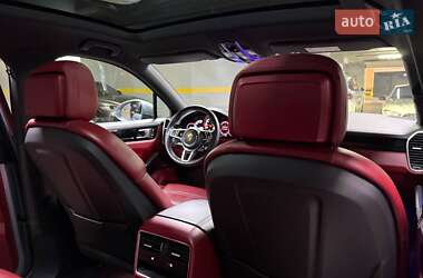 Внедорожник / Кроссовер Porsche Cayenne 2021 в 