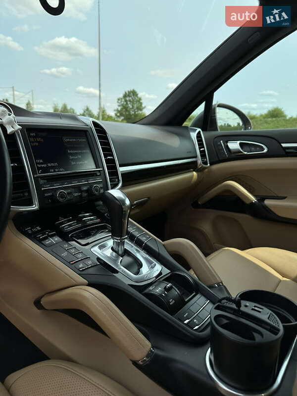 Внедорожник / Кроссовер Porsche Cayenne 2015 в Полтаве