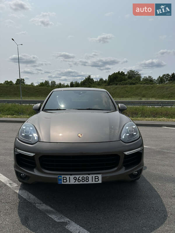 Внедорожник / Кроссовер Porsche Cayenne 2015 в Полтаве