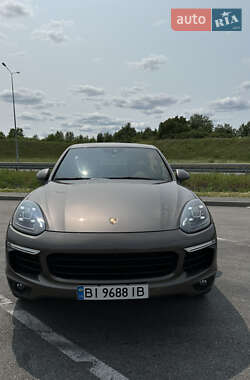 Внедорожник / Кроссовер Porsche Cayenne 2015 в 