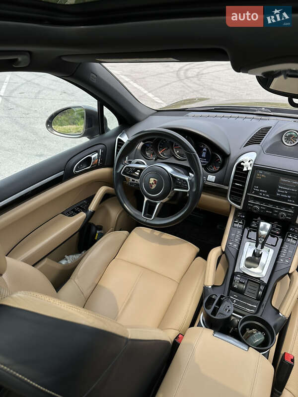 Внедорожник / Кроссовер Porsche Cayenne 2015 в Полтаве