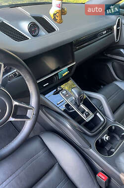 Внедорожник / Кроссовер Porsche Cayenne 2019 в 