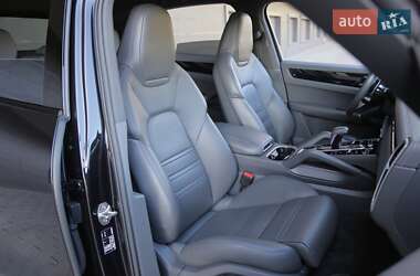 Позашляховик / Кросовер Porsche Cayenne 2019 в 