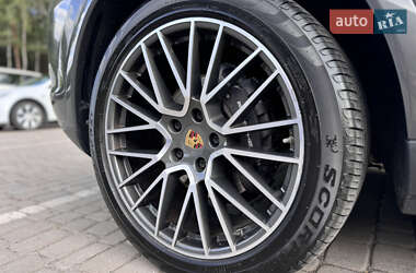 Позашляховик / Кросовер Porsche Cayenne 2019 в 