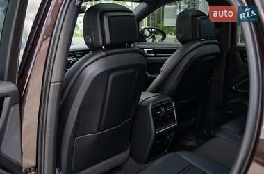 Внедорожник / Кроссовер Porsche Cayenne 2019 в 