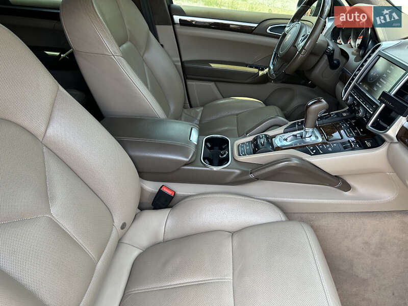 Внедорожник / Кроссовер Porsche Cayenne 2011 в Днепре