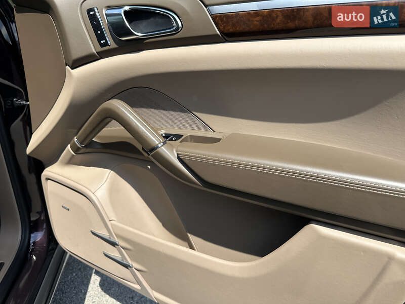 Внедорожник / Кроссовер Porsche Cayenne 2011 в Днепре