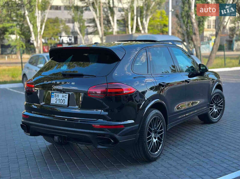 Позашляховик / Кросовер Porsche Cayenne 2016 в Одесі