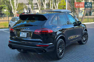 Внедорожник / Кроссовер Porsche Cayenne 2016 в 