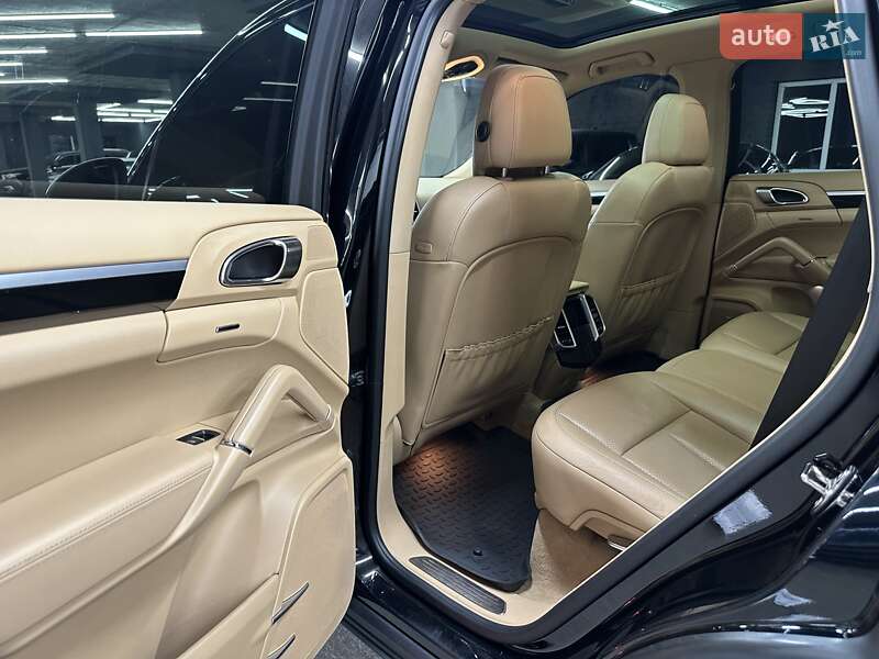 Позашляховик / Кросовер Porsche Cayenne 2014 в Харкові