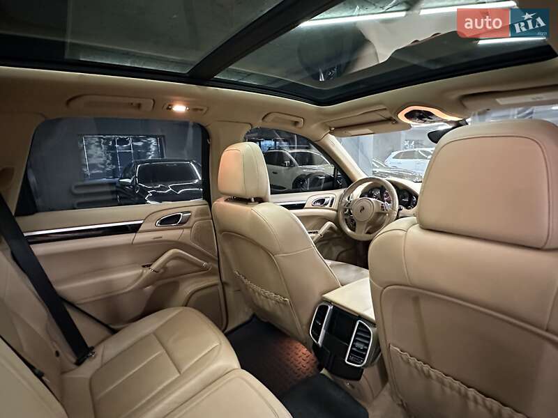 Позашляховик / Кросовер Porsche Cayenne 2014 в Харкові