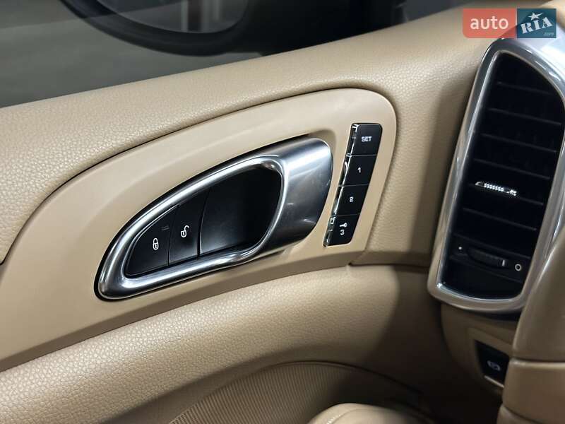 Позашляховик / Кросовер Porsche Cayenne 2014 в Харкові