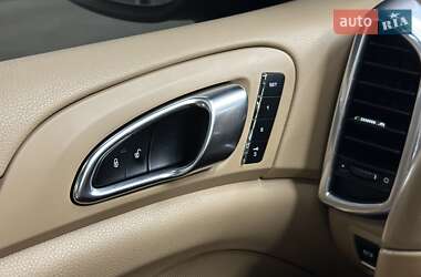 Внедорожник / Кроссовер Porsche Cayenne 2014 в 