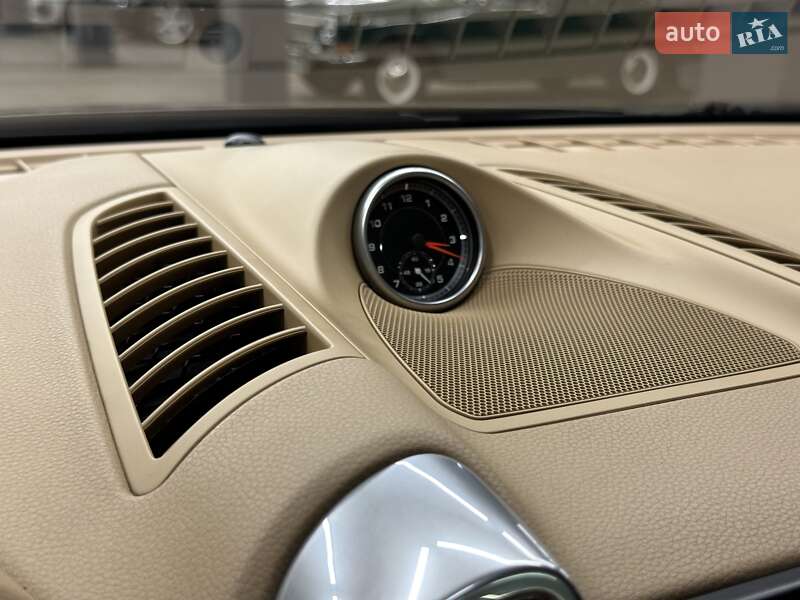 Позашляховик / Кросовер Porsche Cayenne 2014 в Харкові