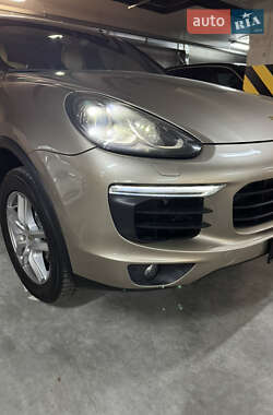 Внедорожник / Кроссовер Porsche Cayenne 2015 в 