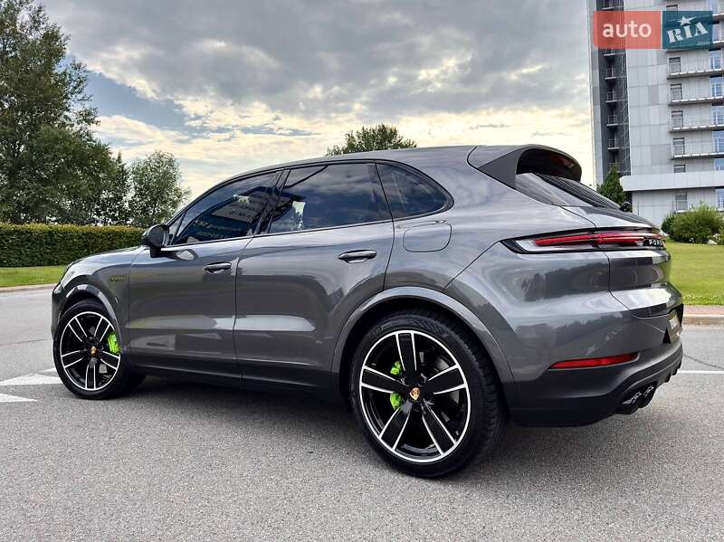 Внедорожник / Кроссовер Porsche Cayenne 2024 в Киеве