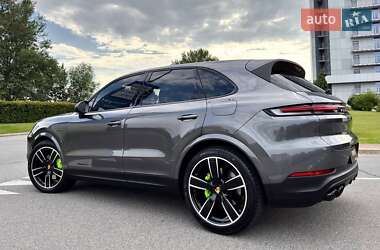 Позашляховик / Кросовер Porsche Cayenne 2024 в 