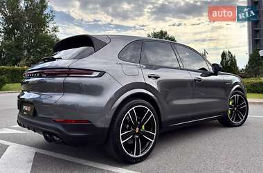 Позашляховик / Кросовер Porsche Cayenne 2024 в 