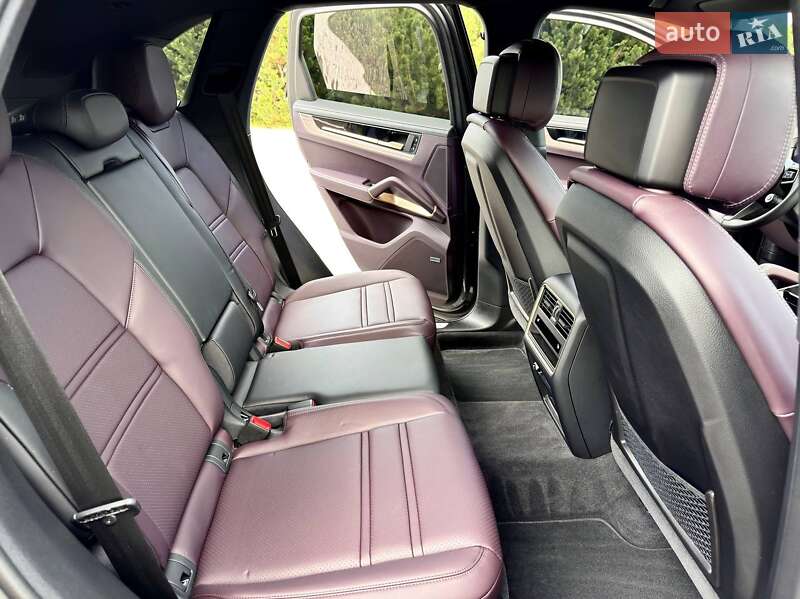 Внедорожник / Кроссовер Porsche Cayenne 2024 в Киеве