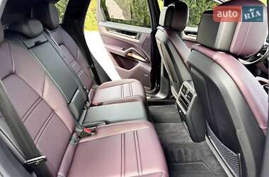 Позашляховик / Кросовер Porsche Cayenne 2024 в 
