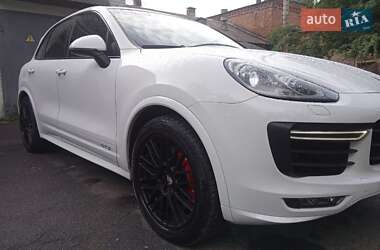 Внедорожник / Кроссовер Porsche Cayenne 2015 в 