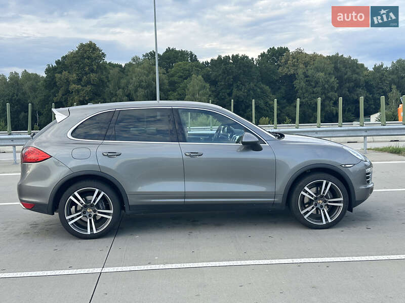 Внедорожник / Кроссовер Porsche Cayenne 2014 в 