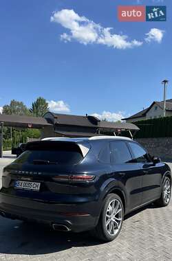 Внедорожник / Кроссовер Porsche Cayenne 2018 в 
