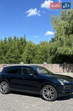 Внедорожник / Кроссовер Porsche Cayenne 2018 в 