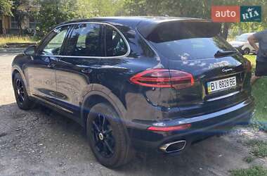 Внедорожник / Кроссовер Porsche Cayenne 2015 в 