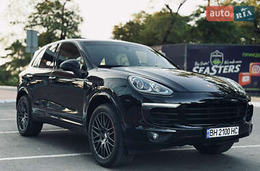 Внедорожник / Кроссовер Porsche Cayenne 2016 в 
