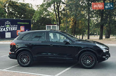 Внедорожник / Кроссовер Porsche Cayenne 2016 в 