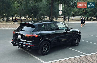 Внедорожник / Кроссовер Porsche Cayenne 2016 в 