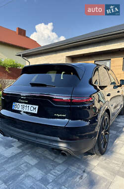 Позашляховик / Кросовер Porsche Cayenne 2019 в 