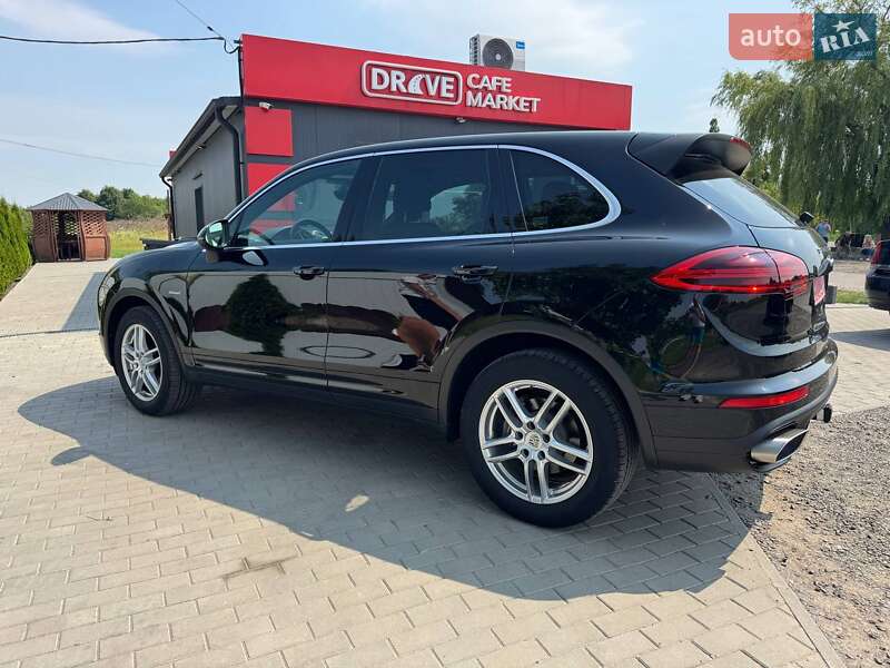 Внедорожник / Кроссовер Porsche Cayenne 2015 в Горохове