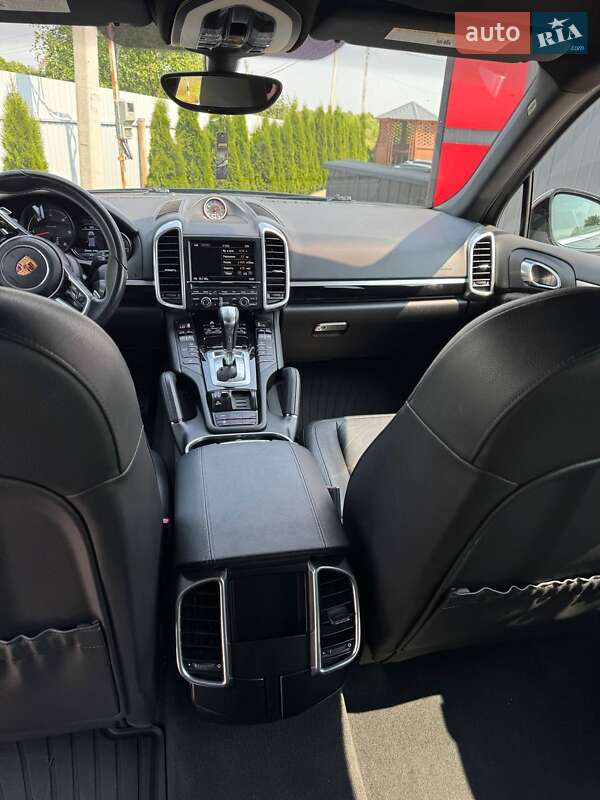 Внедорожник / Кроссовер Porsche Cayenne 2015 в Горохове