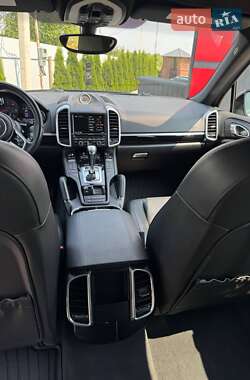 Позашляховик / Кросовер Porsche Cayenne 2015 в 