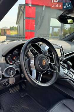 Позашляховик / Кросовер Porsche Cayenne 2015 в 
