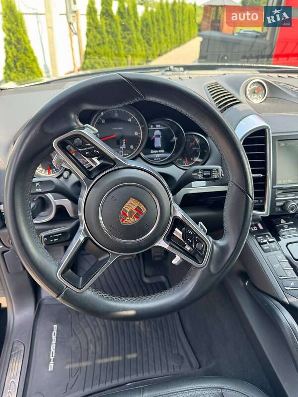 Внедорожник / Кроссовер Porsche Cayenne 2015 в Горохове