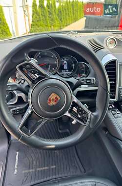 Позашляховик / Кросовер Porsche Cayenne 2015 в 