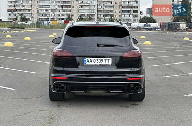 Внедорожник / Кроссовер Porsche Cayenne 2016 в 